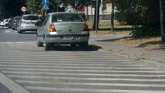 Mistrz parkowania na martwym polu