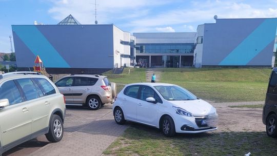 Mistrz parkowania przed Laguną