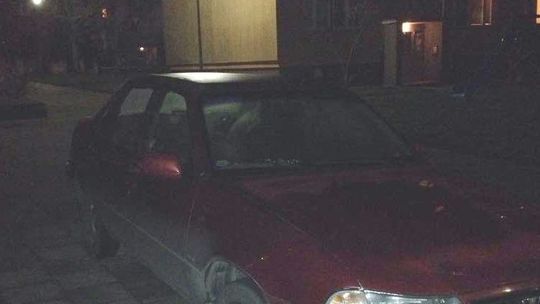 Mistrz parkowania przeszkadza pieszemu