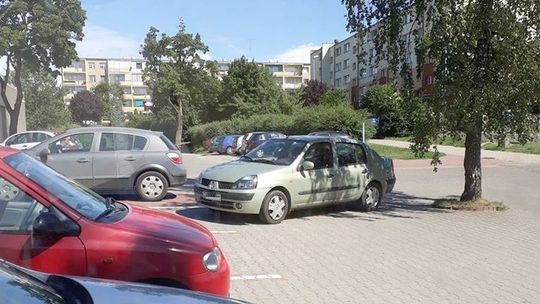 Mistrz parkowania wybrał się na zakupy