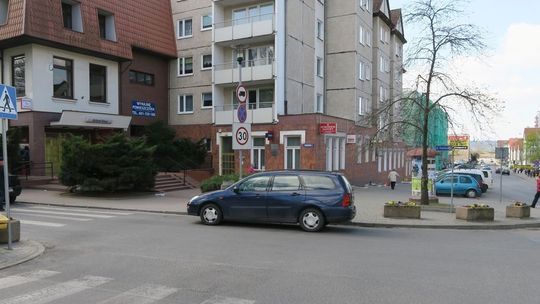 Mistrzowie parkowania utrudniają płynny ruch