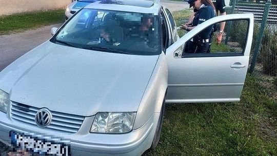 Młody kierowca pod wpływem narkotyków został odwieziony na badanie krwi Młody kierowca pod wpływem narkotyków został odwieziony na badanie krwi