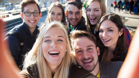 Młodzieżowe Słowo Roku 2024 - ostatnie dni wyboru. Które słowo ma szansę wygrać?