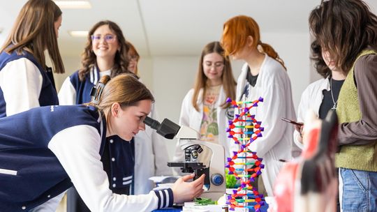 Młodzieżowy Uniwersytet Technologiczny: Sprawdź świat technologii i nauki podczas wakacji na uczelni ZUT