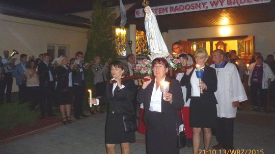 Modlitwa fatimska i procesja z lampionami