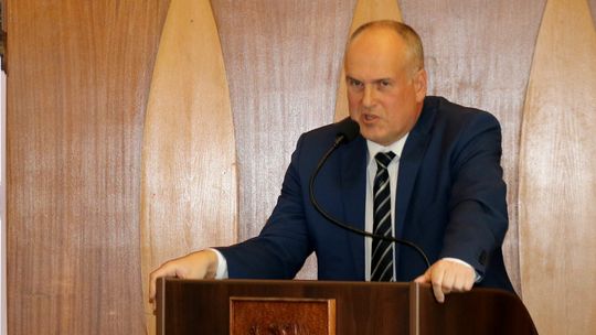 Mogą nie dostać trzynastek przez burmistrza Sawaryna