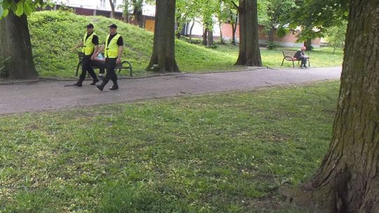 Moja córeczka zraniła się igłą w parku. Rodzice, bądźcie czujni! - ostrzega czytelnik 