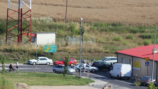 Motorynka wpadła pod samochód