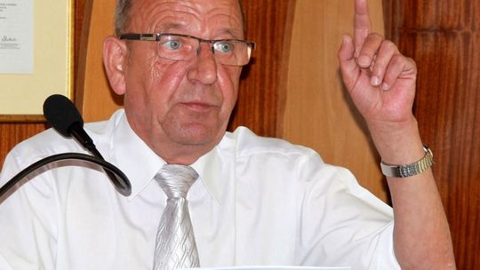 Mówicie nieprawdę – zarzuca radnym burmistrz i żąda nowej sesji