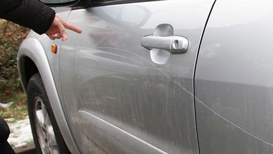 Mściciel parkingowy wpadł. Niszczył samochody, bo były źle zaparkowane