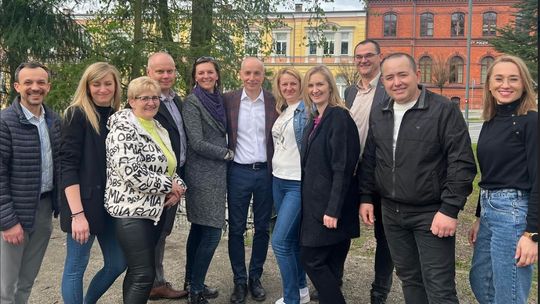 Mucha podziękował ekipie za owocną kampanię