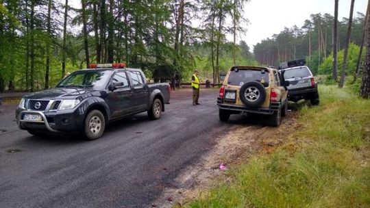 Mundurowi i leśnicy przeczesywali las