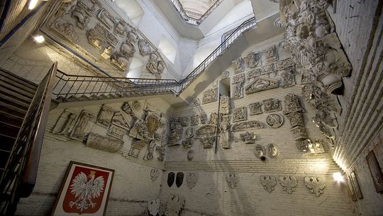 Muzea nieczynne, zwiedzamy urząd