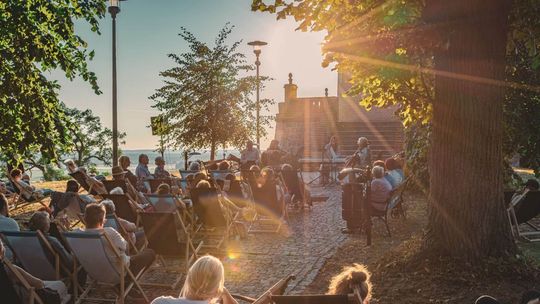 Muzyka w jesiennej scenerii. Koncert przy wieży widokowej z WOLNYM WSTĘPEM!