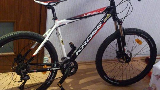 Na Asnyka włamali się do piwnicy