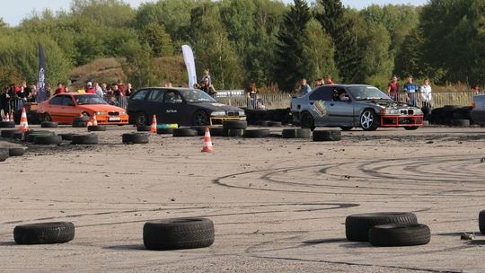 Na boku zrobili sobie nielegalne wyścigi. Posypały się mandaty
