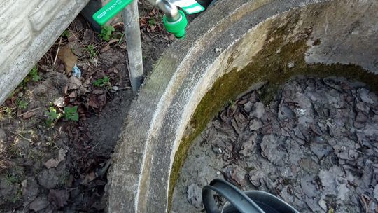 Na cmentarzu PUK zakręcił nam wodę - skarży się mieszkanka gminy