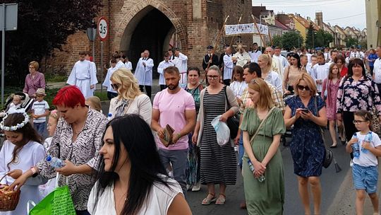 Na czele szła orkiestra. Największa procesja połączonych parafii [FOTO, WIDEO]