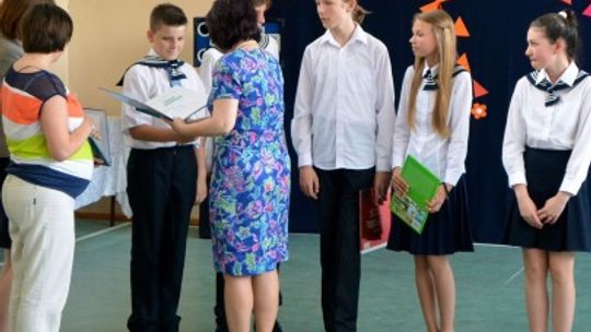 Na którą godzinę przyjść po świadectwo