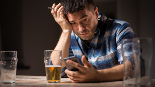 Idziemy na zwolnienie lekarskie i...pijemy. Lato, czyli sezon na L4