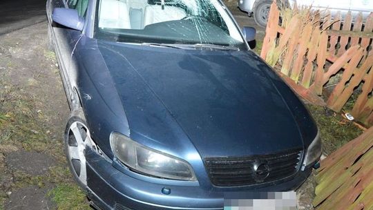 Na łuku wypadł z drogi i uderzył w ogrodzenie. Trzeba było mu zabrać kluczyki