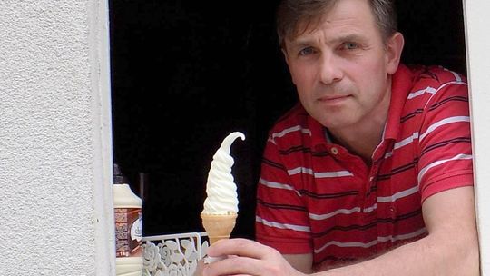 Na pyszne lody do gryfińskiej Lodziarni zaprasza Hieronim  Kubiak