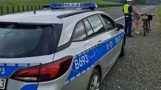 Na S3 jechała rowerem do koleżanki. Nawigacja tak ją pokierowała? [FILM]