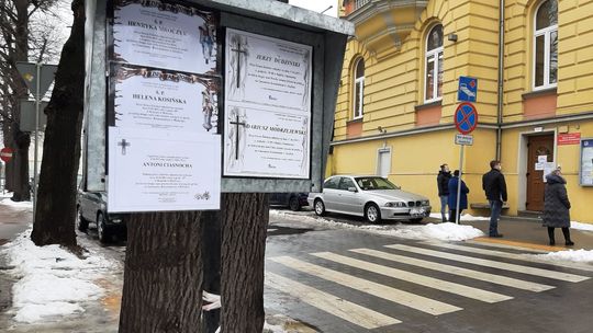 Na tablicach ogłoszeń znowu ciasno