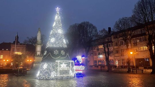 Na tej choince światełka się nie święcą! Na tej choince światełka się nie święcą!