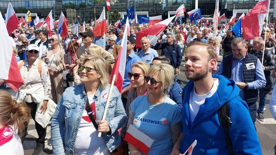 Na Wielkim Marszu Patriotów także mieszkańcy powiatu gryfińskiego. Tłumy w geście solidarności i poparcia dla Rafała Trzaskowskiego [FOTO]