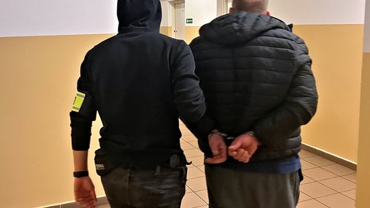 Kierowca BMW uciekał przed policją. Chciał pozbyć się narkotyków