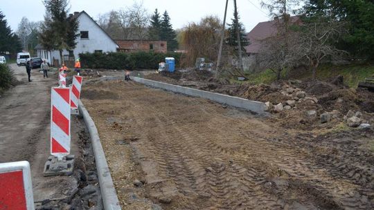 Nad jezioro teraz przejdziesz suchą stopą Nad jezioro teraz przejdziesz suchą stopą