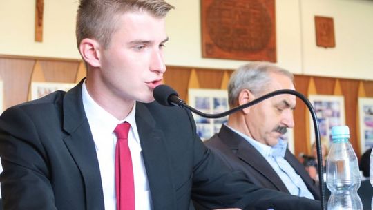 Nadchodzą rządy młodych!  Znamy termin wyborów 21 nowych radnych