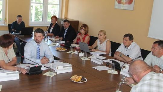 Nadzwyczajna sesja w samo południe