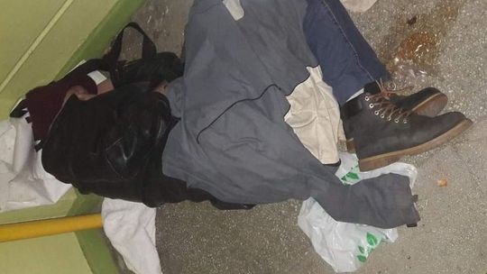 Nagannie się zachowuje i nadużywa alkoholu