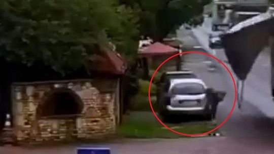 Koło stacji Moya mogło dojść do tragedii. Tego żaden kierowca tira nie powinien robić [WIDEO]