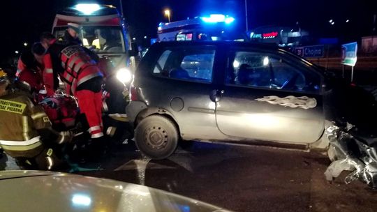 Najbardziej ucierpieli ludzie w uderzonym samochodzie. A jechali prawidłowo [FOTO]