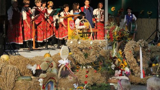 Najładniejsze wieńce dożynkowe spośród szesnastu