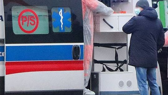 Najpierw do niego strzelili, a potem ruszyli w jego kierunku