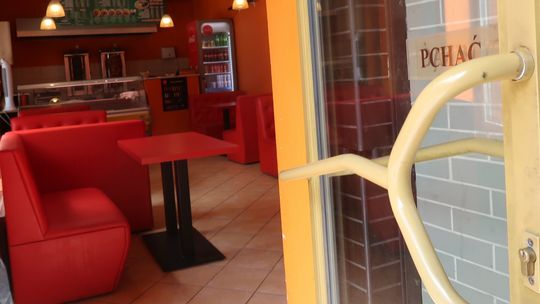 Napadł na bar z bejsbolem i gazem. Teraz zasiądzie na ławie oskarżonych