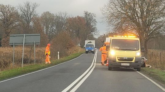 Naprawiają drogę. Ruch jest sterowany