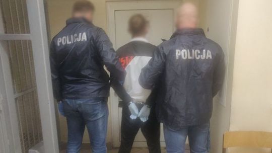 Narkotyki schował w domu. Policjanci przyszli do niego rano