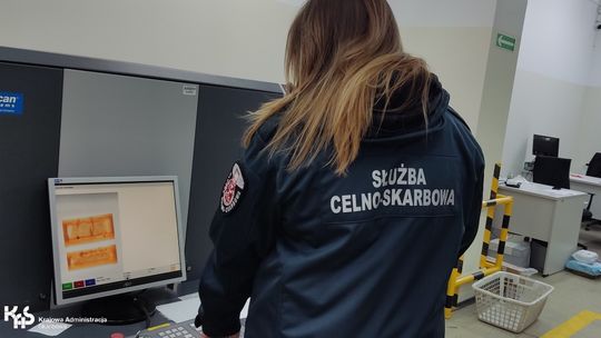 Narkotyki ukryli w... ubraniach