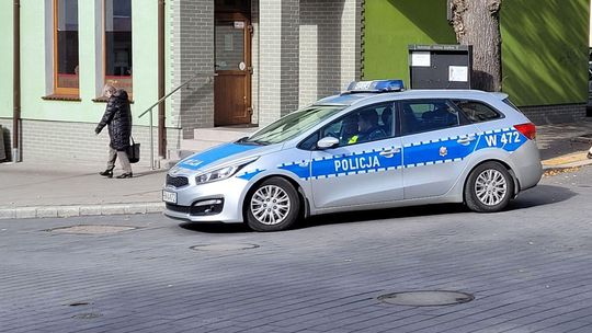 Narkotyki za kółkiem w Gryfinie: Dzielnicowi zatrzymali 36-latka w centrum Gryfina