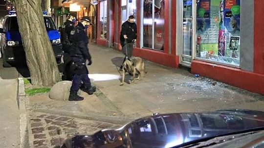 Nasi policjanci zatrzymali sprawców wybicia szyb sklepowych