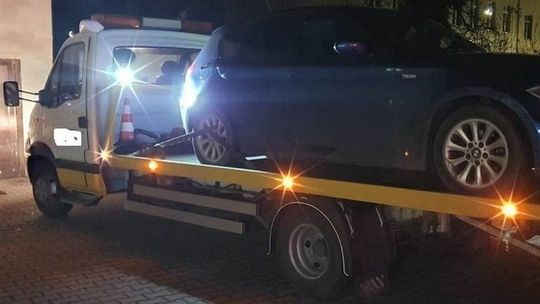 Nastolatek bez prawa jazdy wiózł pijanego ojca