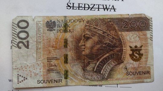 Nastolatek w restauracji chciał zapłacić fałszywką. Wpadł na stacji