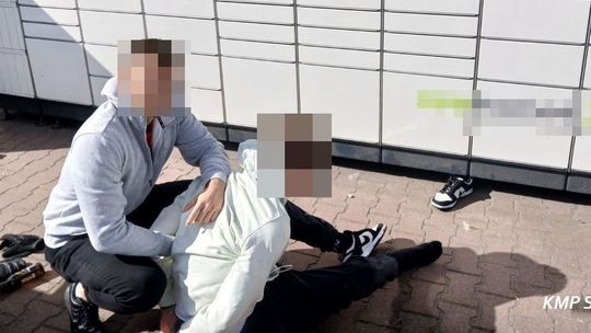 Nastolatek wpadł na gorącym uczynku korzystając z paczkomatu. Zostanie wydalony z kraju? Nastolatek wpadł na gorącym uczynku korzystając z paczkomatu. Zostanie wydalony z kraju?