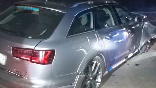 Nastoletni kierowca Skody najechał na tył Audi. Młoda kobieta w szpitalu