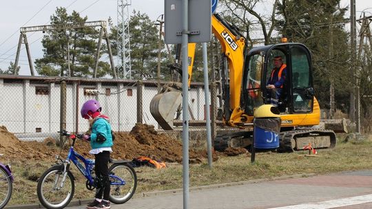Natrafili na murek. Jak dalej pobiegnie trasa kabla?